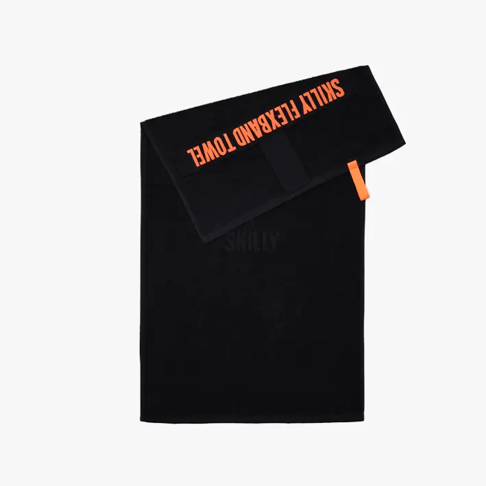 Black sports towel with anti-slip function, so your towel always stays in the right place.