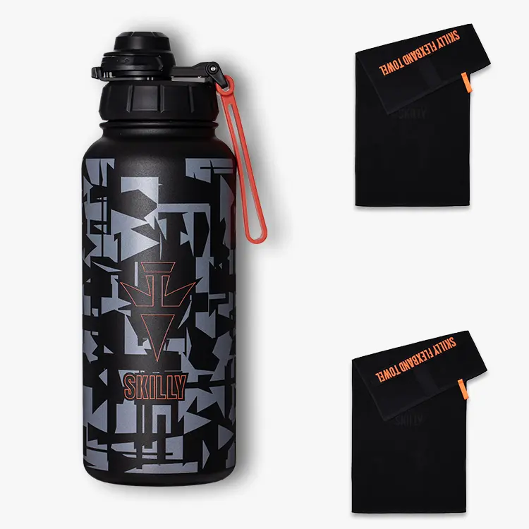 Fitness Bundle Light + is a set for athletes, ideal for the gym, with two towels and a Tritan water bottle
